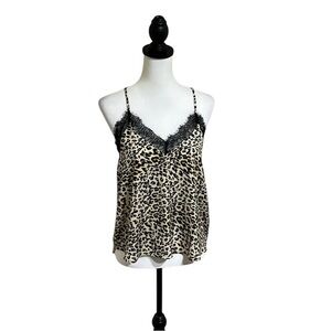 ⭐️Love on A Hanger Women’s Tee Black/Gold Size M⭐️